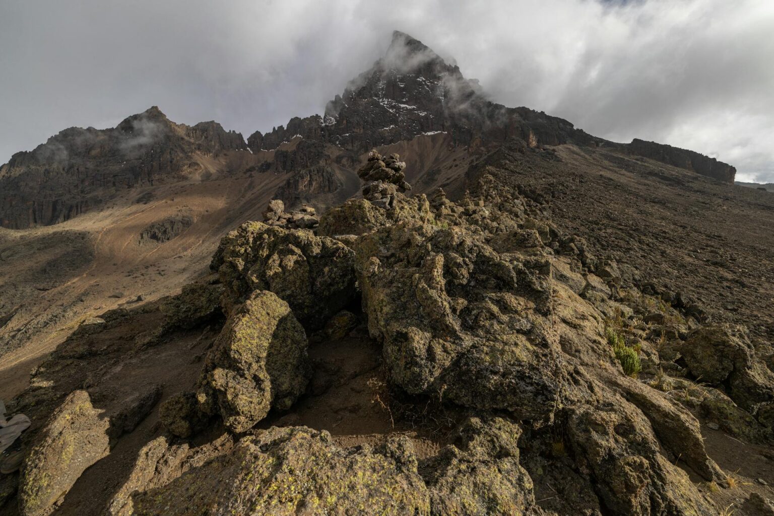 climbers via Northern Circuit Route